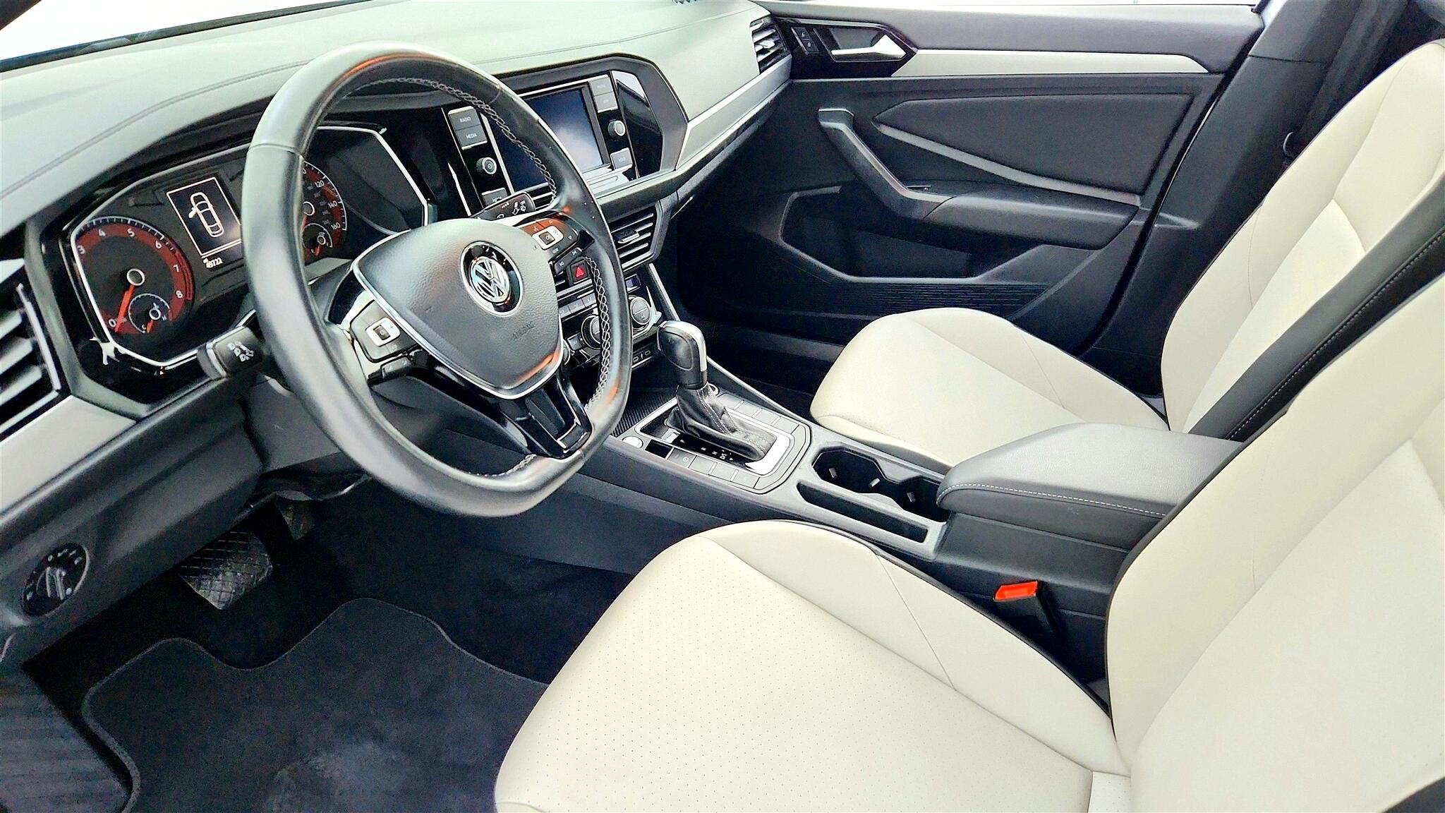 Vehicle image 18 of 51