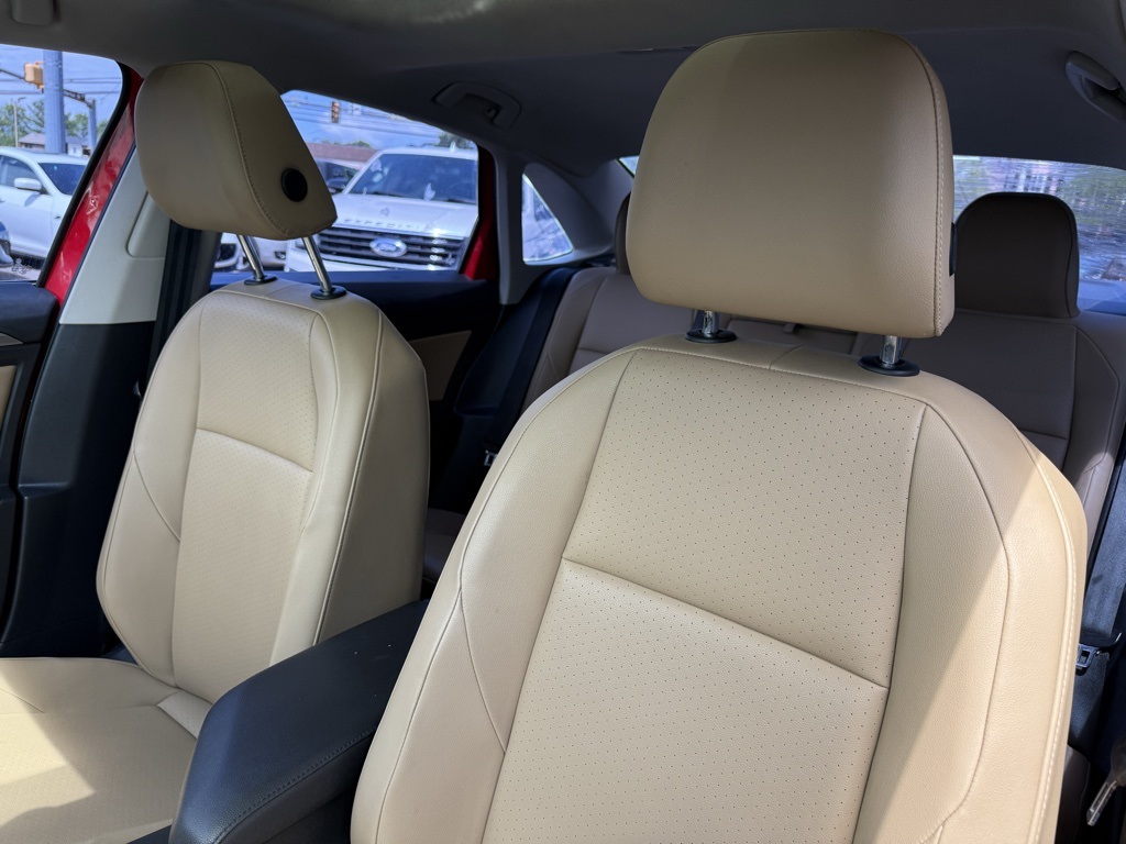 Vehicle image 14 of 33