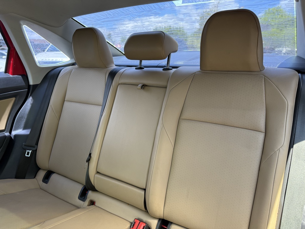 Vehicle image 15 of 33