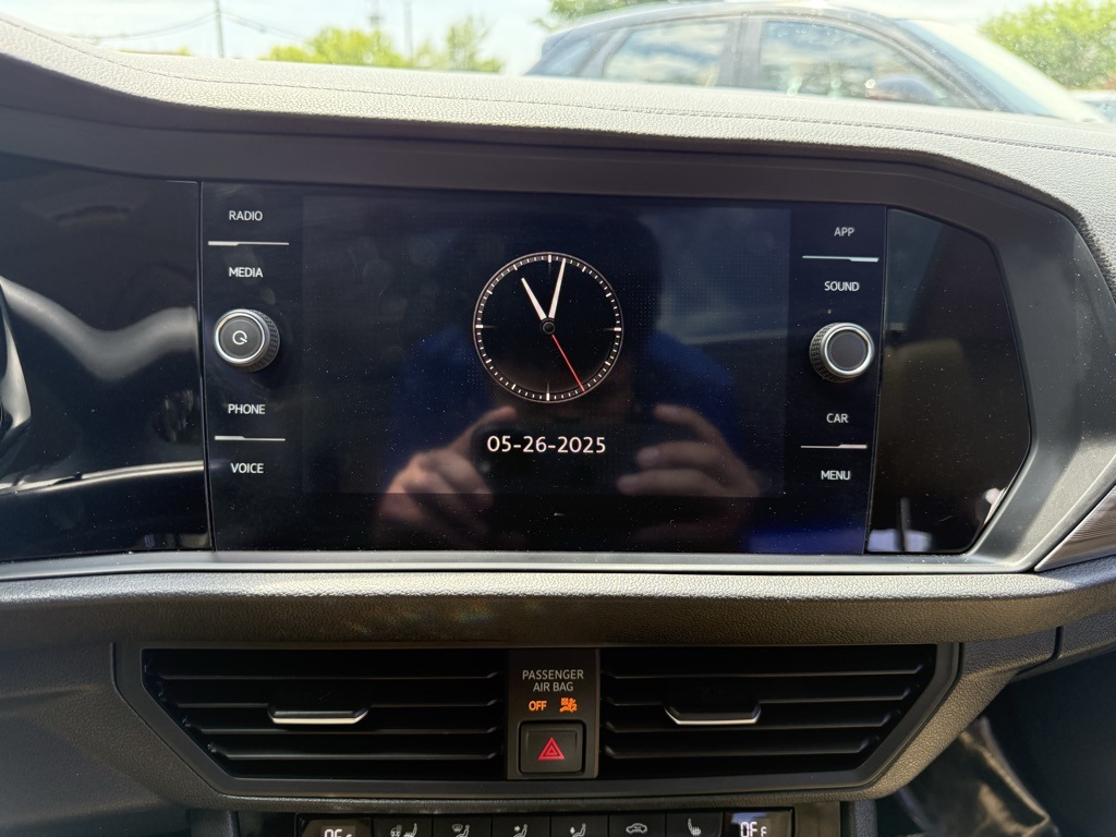 Vehicle image 26 of 33