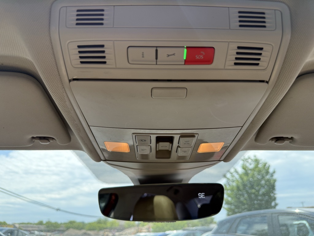 Vehicle image 23 of 33
