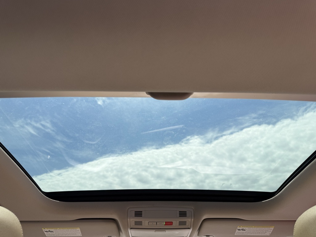 Vehicle image 22 of 33