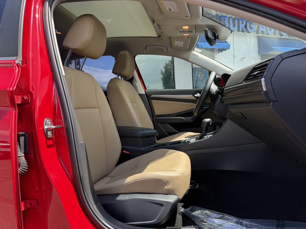 Vehicle image 12 of 33