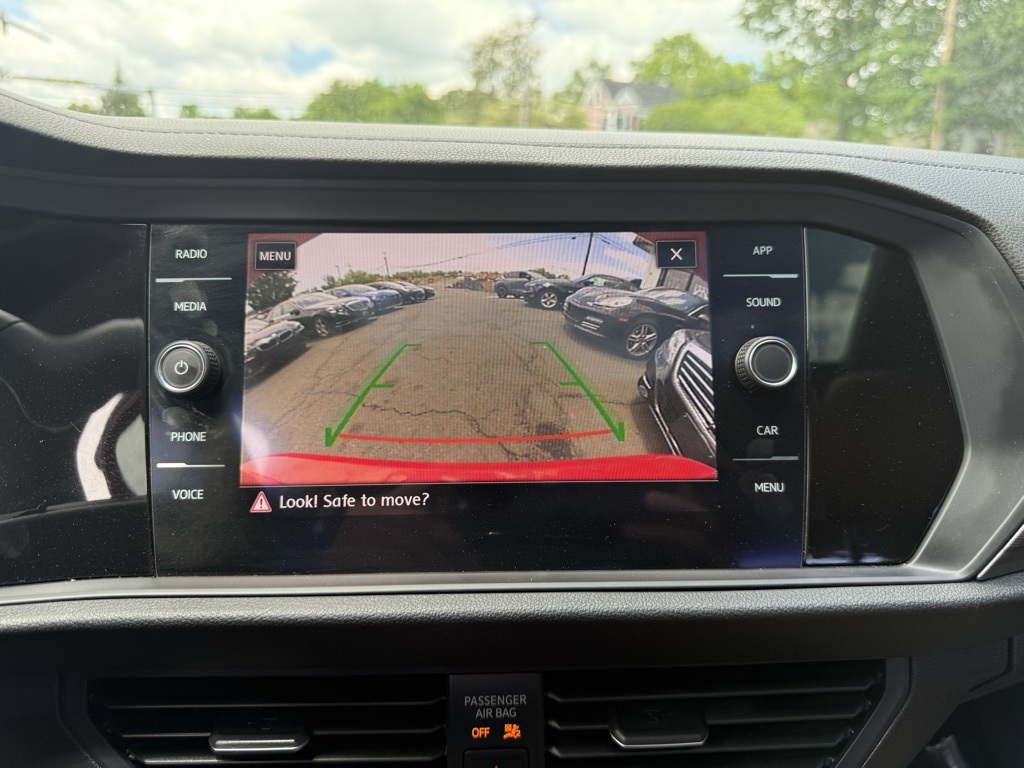 Vehicle image 27 of 33