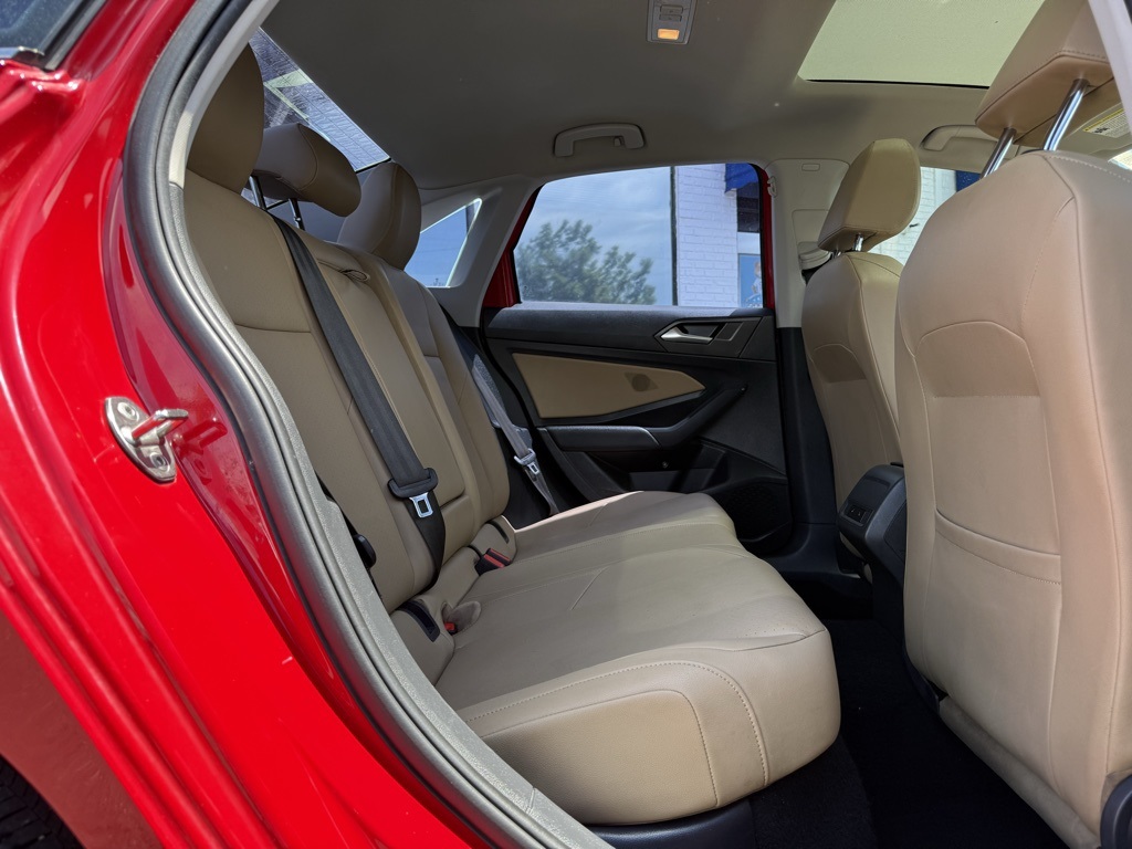 Vehicle image 17 of 33