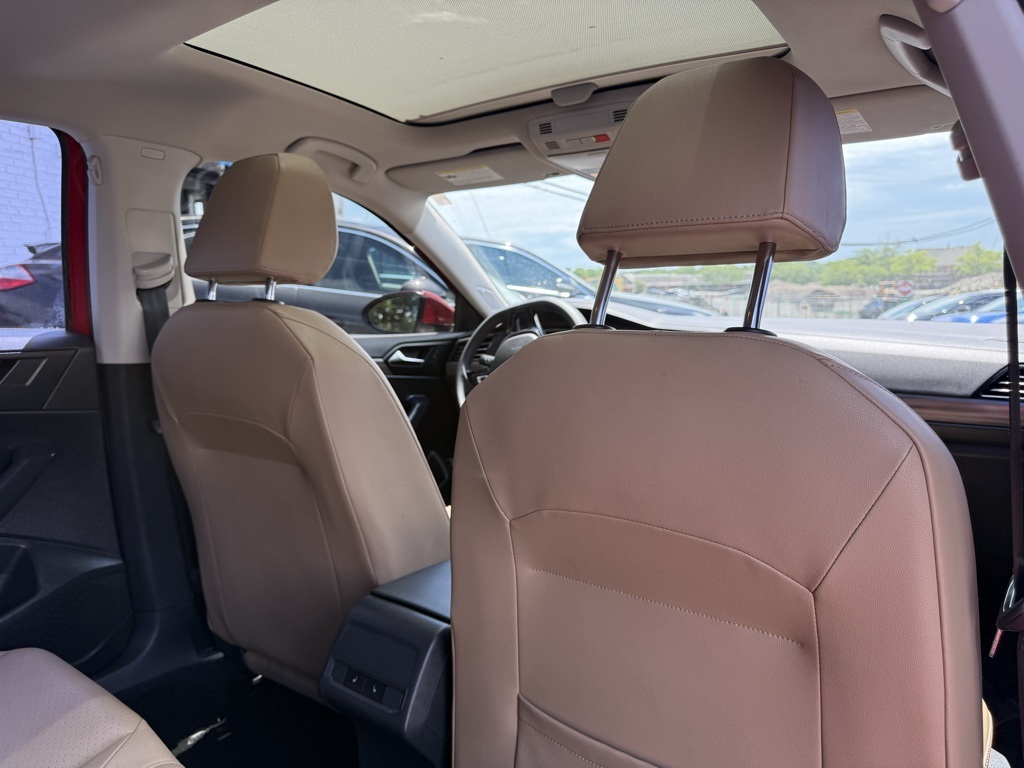 Vehicle image 20 of 33