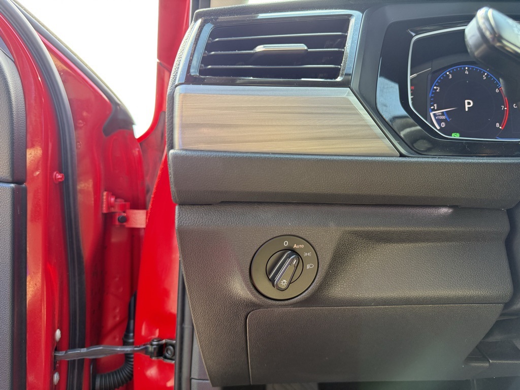 Vehicle image 10 of 33