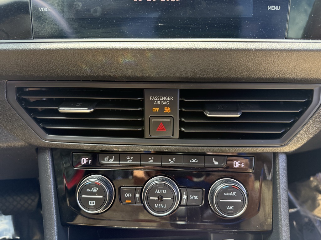 Vehicle image 28 of 33