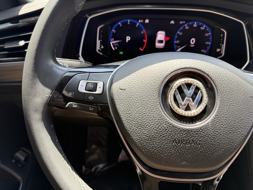 Vehicle image 31 of 33