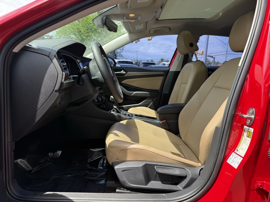 Vehicle image 11 of 33