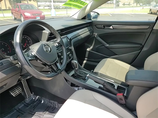 2020 Volkswagen Passat 2.0T R-Line Image 12 of 26