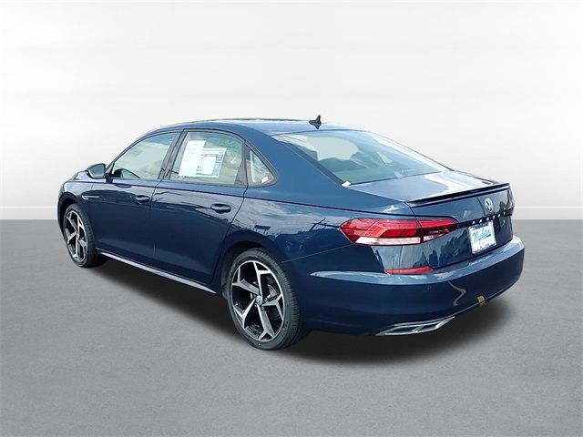 2020 Volkswagen Passat 2.0T R-Line Image 6 of 26