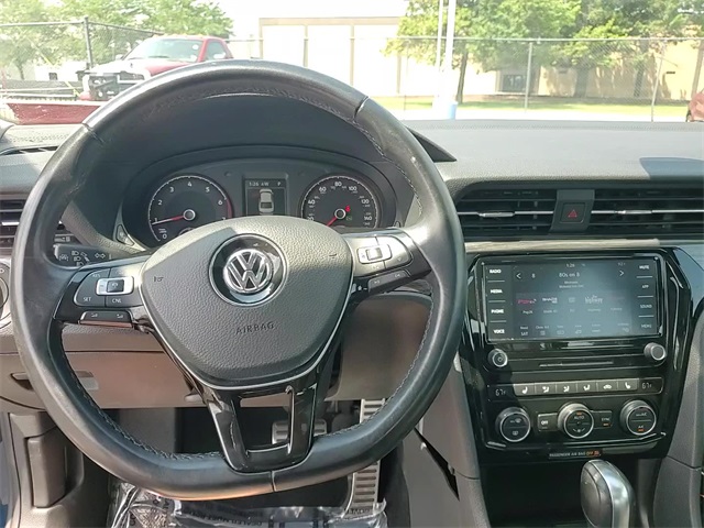 2020 Volkswagen Passat 2.0T R-Line Image 14 of 26