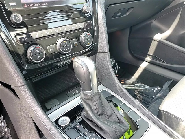 2020 Volkswagen Passat 2.0T R-Line Image 23 of 26