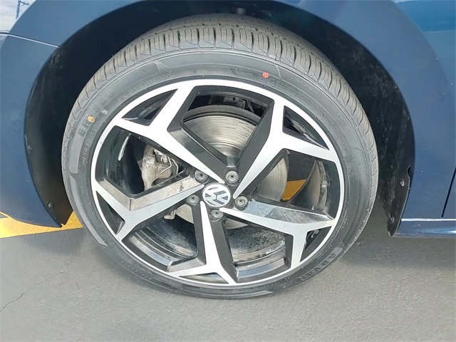 2020 Volkswagen Passat 2.0T R-Line Image 7 of 26