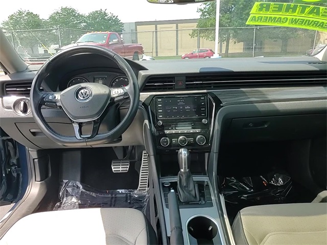 2020 Volkswagen Passat 2.0T R-Line Image 11 of 26