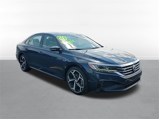 2020 Volkswagen Passat 2.0T R-Line Image 3 of 26