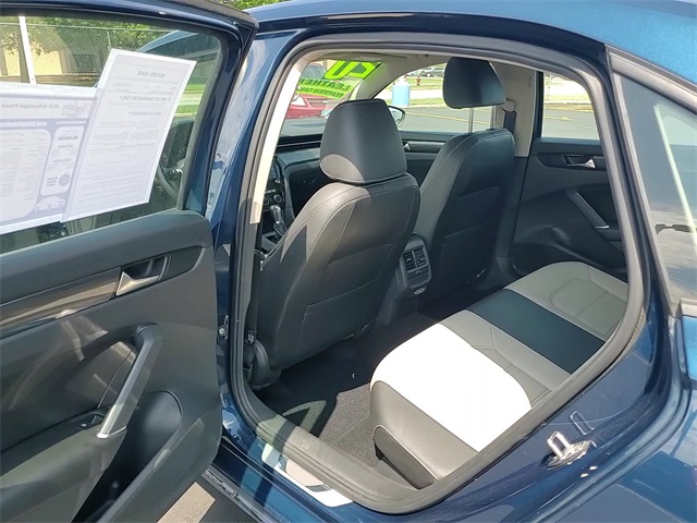 2020 Volkswagen Passat 2.0T R-Line Image 10 of 26