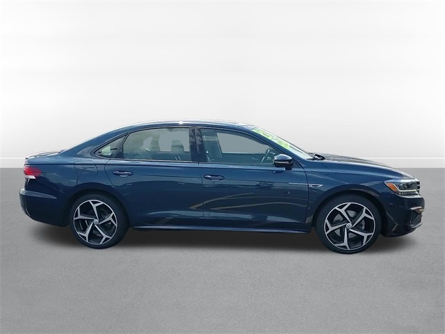 2020 Volkswagen Passat 2.0T R-Line Image 4 of 26