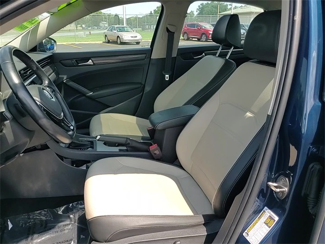 2020 Volkswagen Passat 2.0T R-Line Image 9 of 26