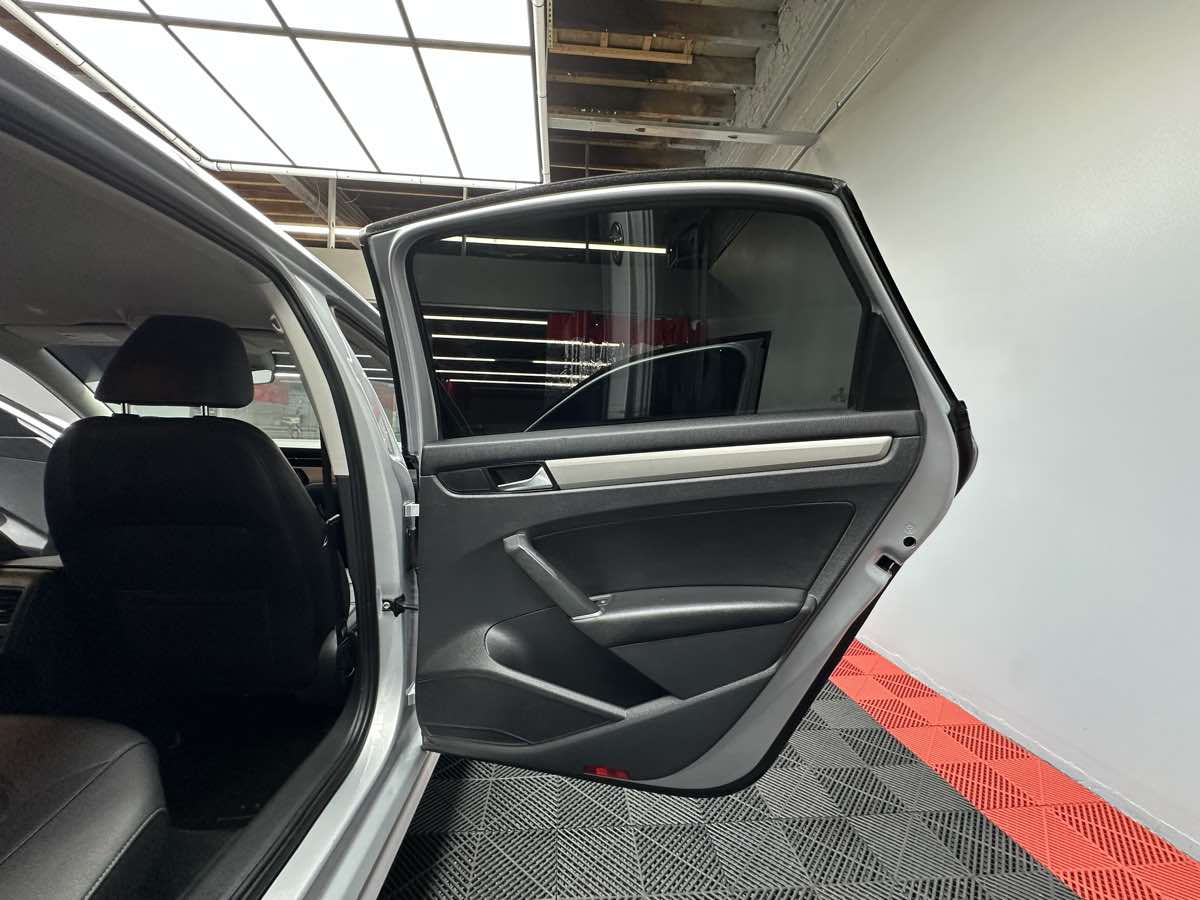 2020 Volkswagen Passat 2.0T SE Image 21 of 34