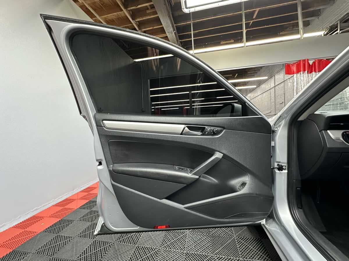 2020 Volkswagen Passat 2.0T SE Image 17 of 34