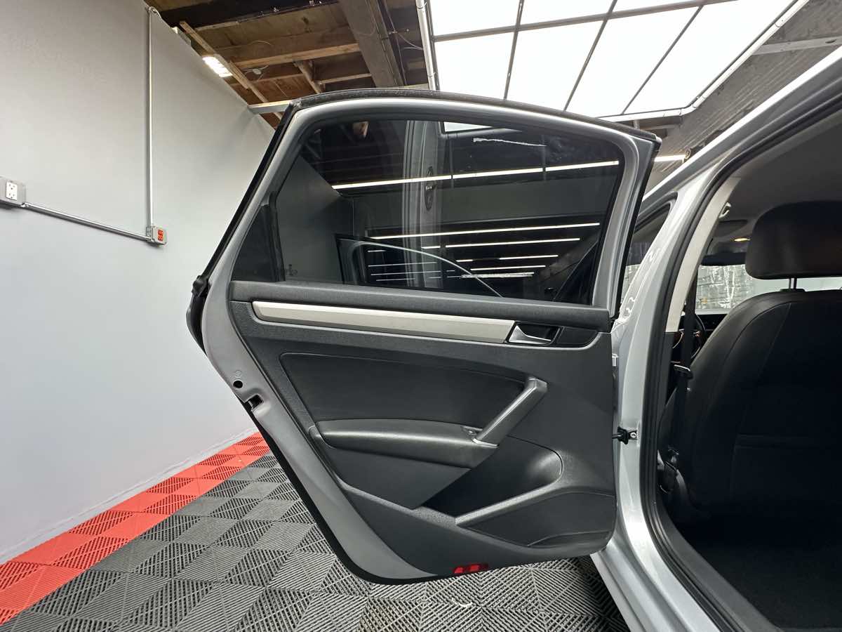 2020 Volkswagen Passat 2.0T SE Image 18 of 34