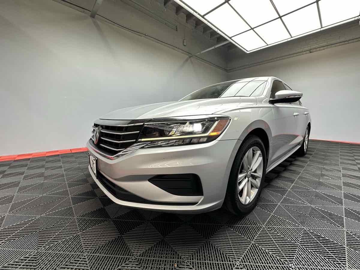 2020 Volkswagen Passat 2.0T SE Image 10 of 34