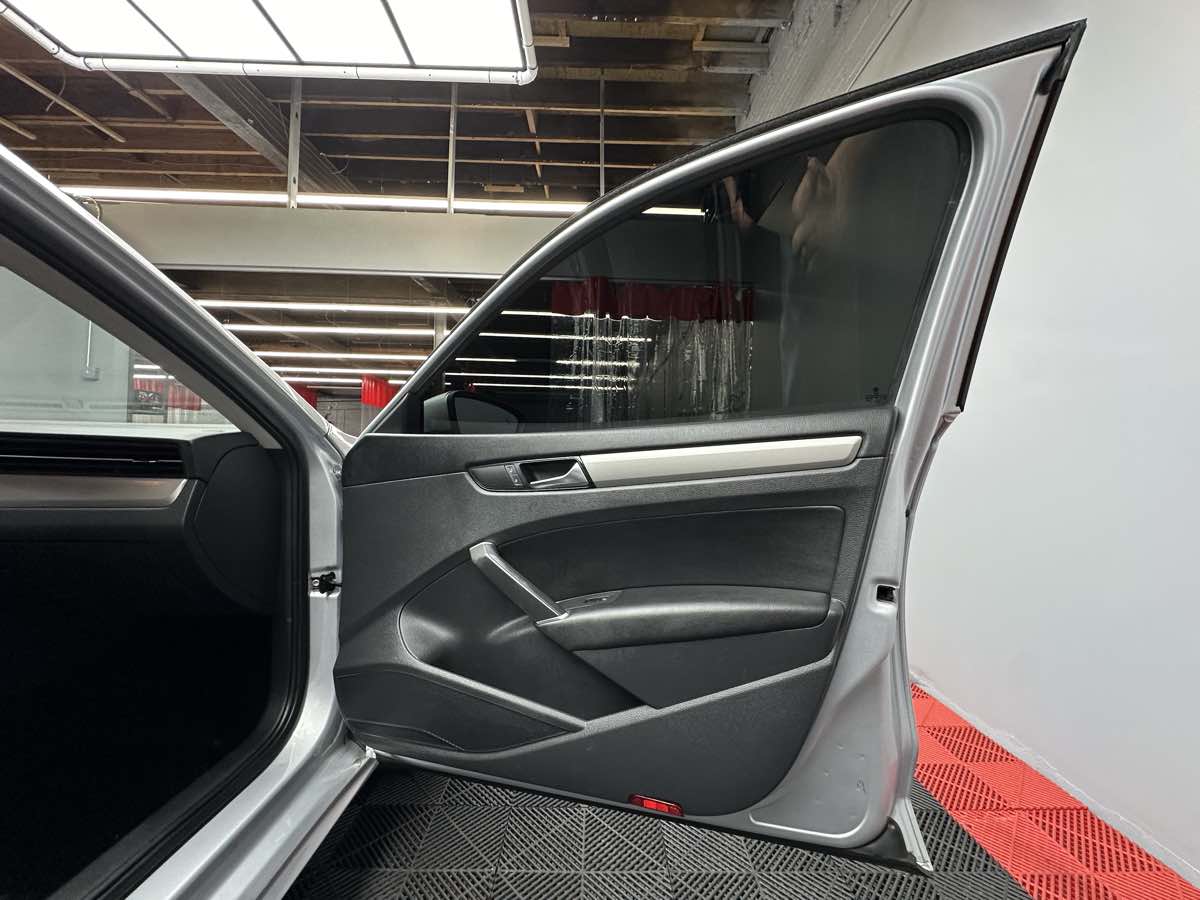 2020 Volkswagen Passat 2.0T SE Image 20 of 34