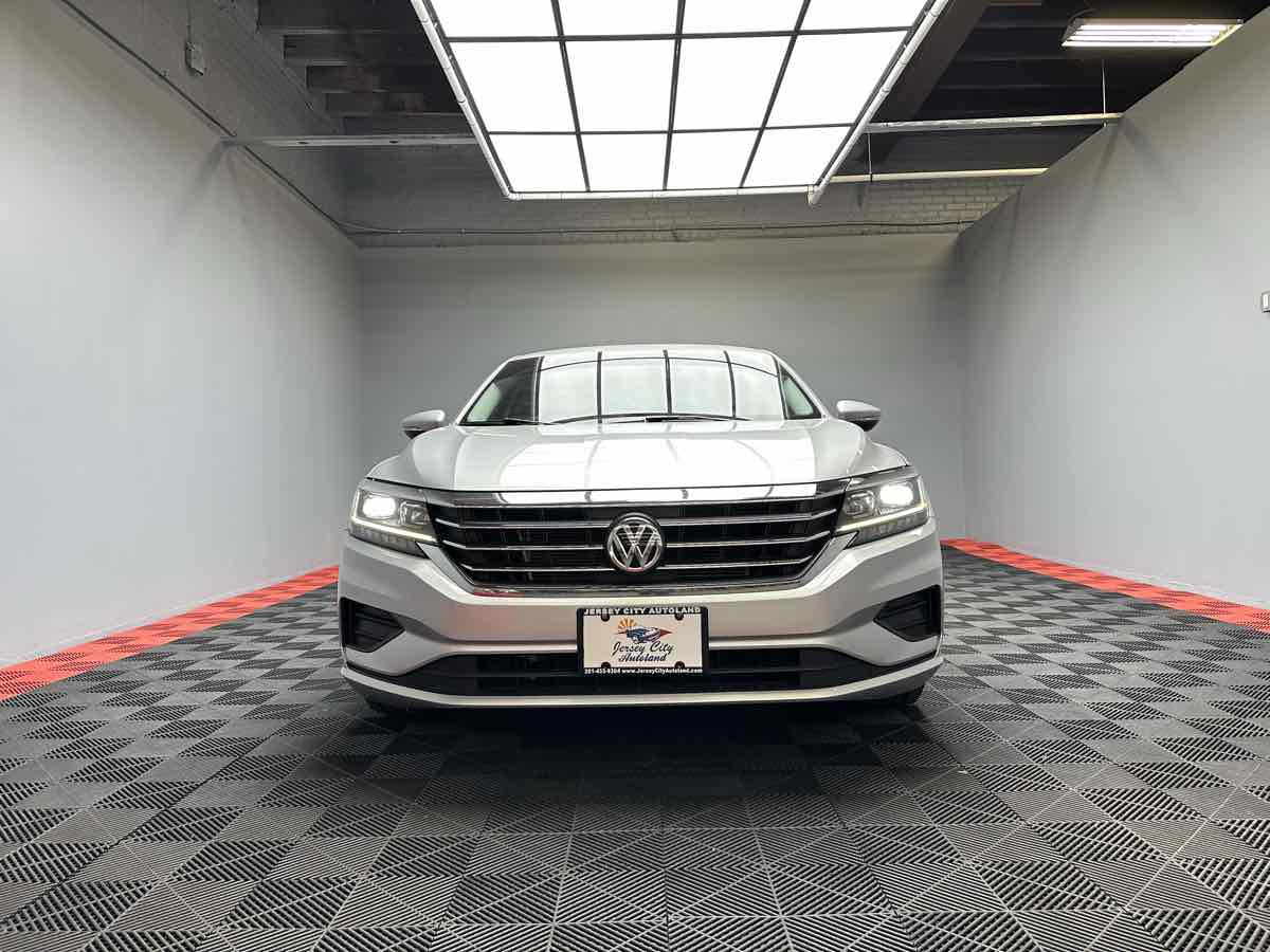 2020 Volkswagen Passat 2.0T SE Image 4 of 34