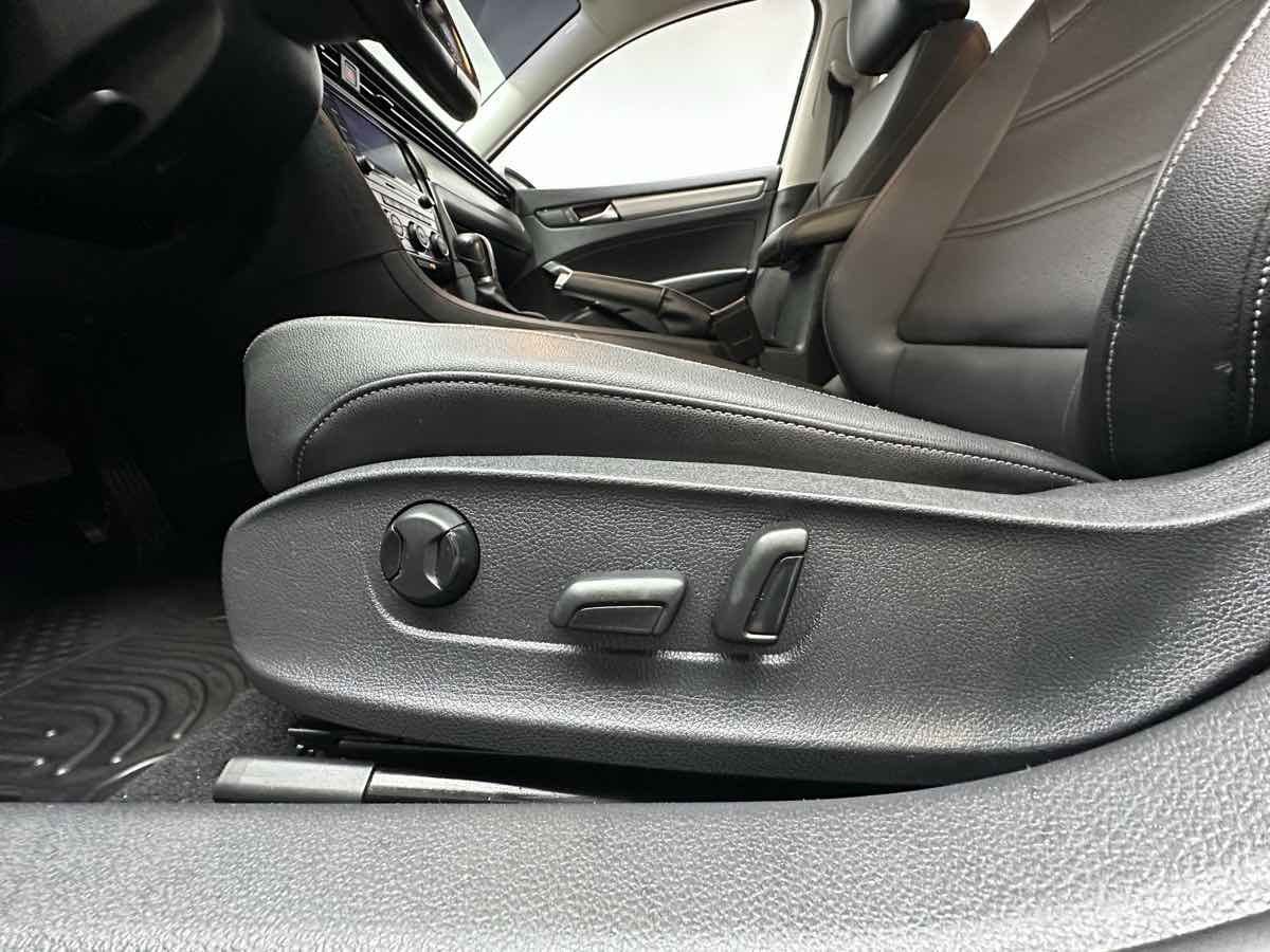 2020 Volkswagen Passat 2.0T SE Image 29 of 34