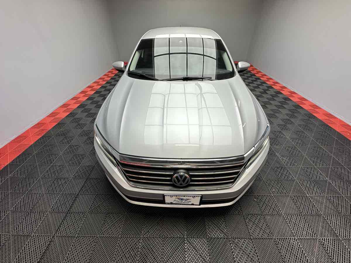 2020 Volkswagen Passat 2.0T SE Image 3 of 34