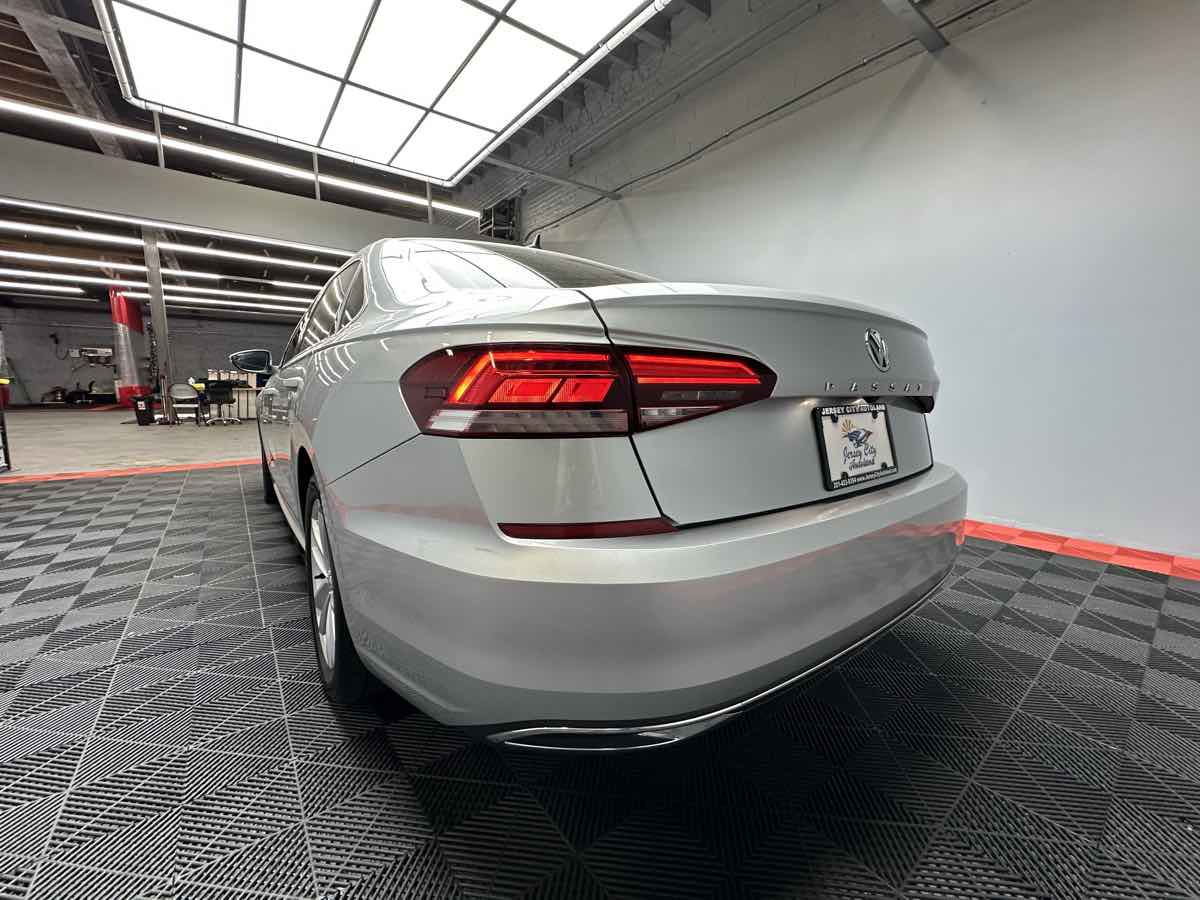 2020 Volkswagen Passat 2.0T SE Image 13 of 34