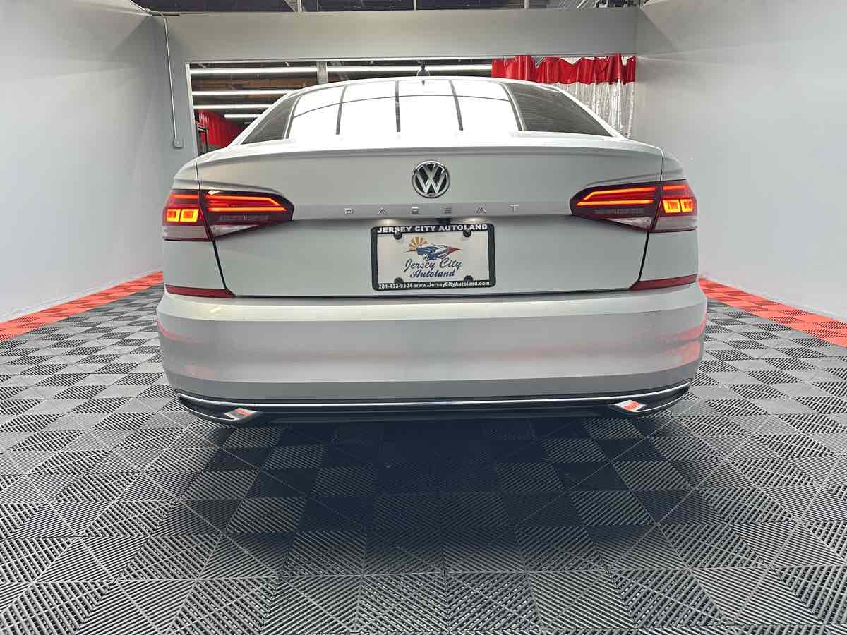 2020 Volkswagen Passat 2.0T SE Image 7 of 34