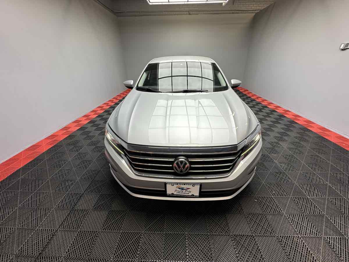 2020 Volkswagen Passat 2.0T SE Image 5 of 34