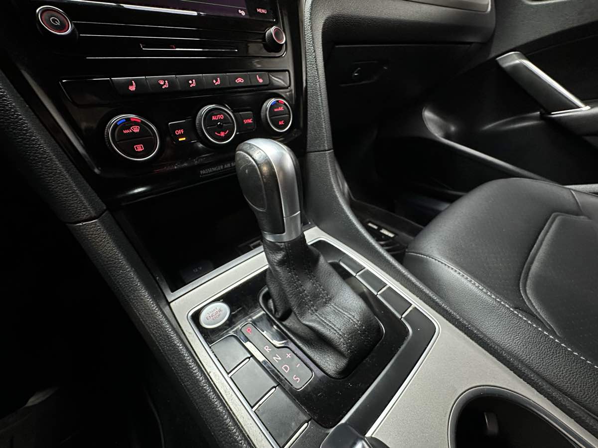 2020 Volkswagen Passat 2.0T SE Image 30 of 34