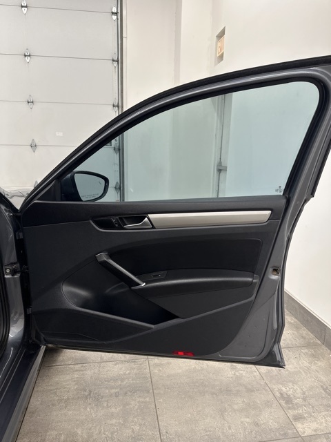 2020 Volkswagen Passat 2.0T SE Image 32 of 37