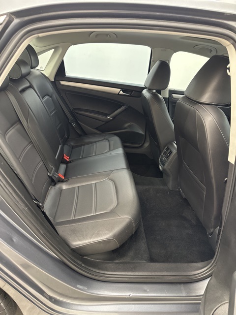 2020 Volkswagen Passat 2.0T SE Image 34 of 37