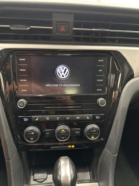 2020 Volkswagen Passat 2.0T SE Image 18 of 37