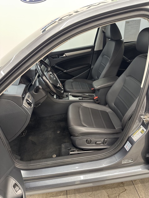 2020 Volkswagen Passat 2.0T SE Image 29 of 37