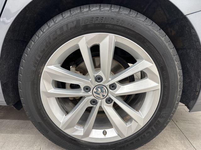 2020 Volkswagen Passat 2.0T SE Image 9 of 37