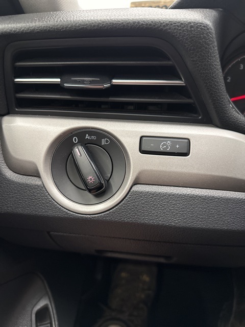 2020 Volkswagen Passat 2.0T SE Image 36 of 37