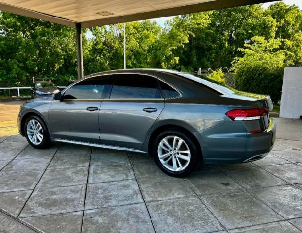 2020 Volkswagen Passat 2.0T SE Image 4 of 10