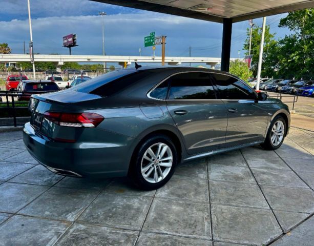 2020 Volkswagen Passat 2.0T SE Image 3 of 10