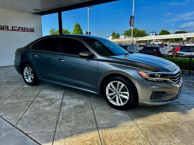 2020 Volkswagen Passat 2.0T SE Image 2 of 10