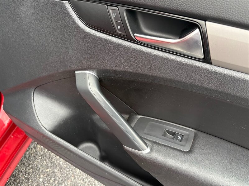 Vehicle image 29 of 37
