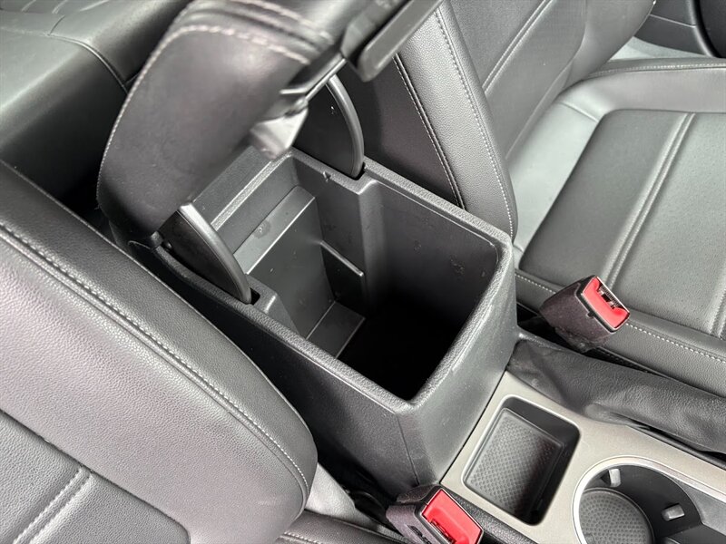 Vehicle image 34 of 37