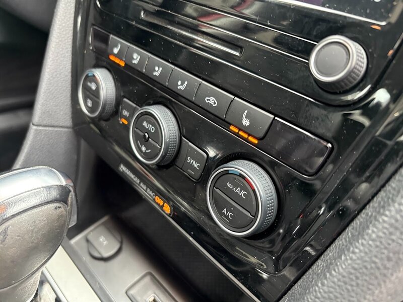 Vehicle image 35 of 37