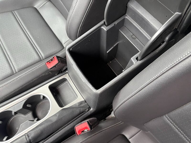 Vehicle image 23 of 37