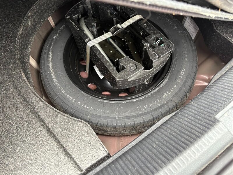 Vehicle image 26 of 37